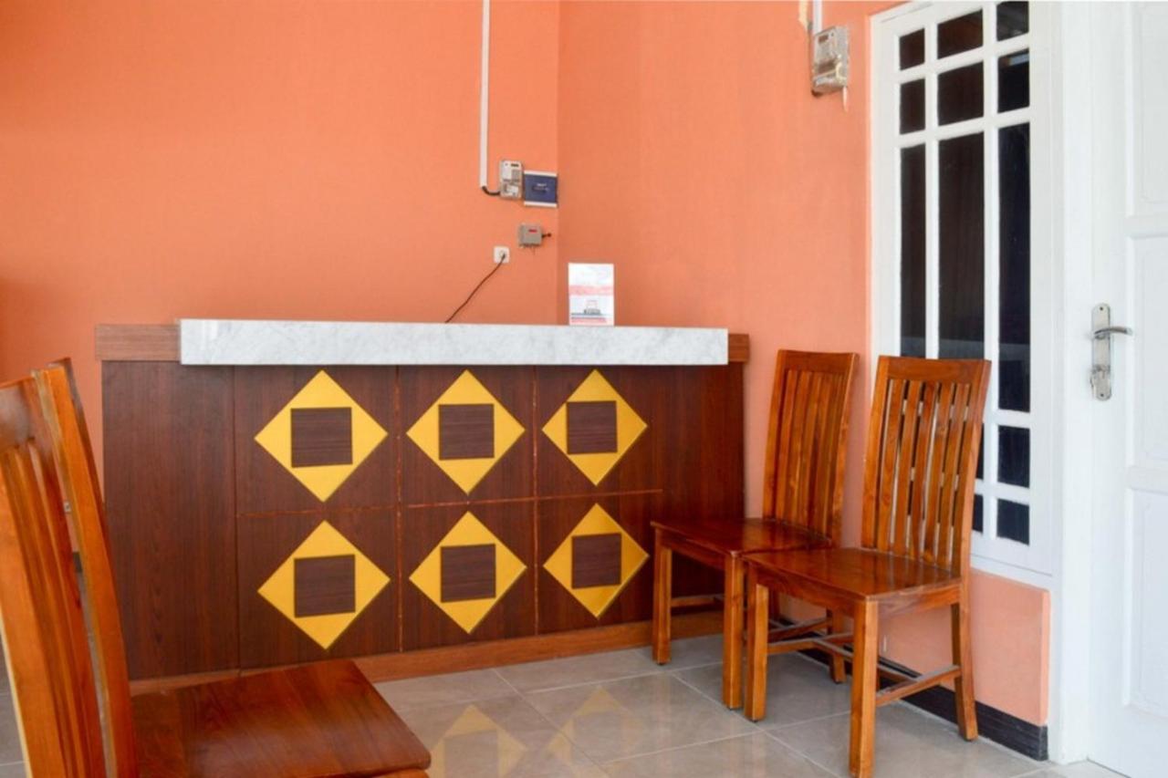 Hotel Reddoorz Near Sam Poo Kong 2 à Semarang Extérieur photo
